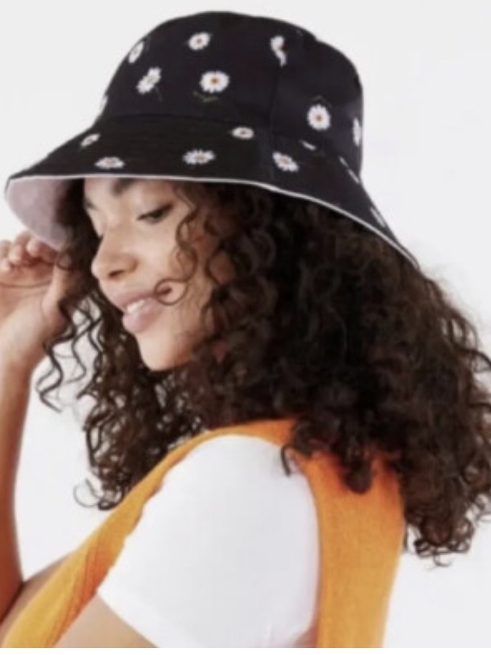Alice + Olivia Black Daisy Floral Print/ White Reversible Bucket Hat NWT Resort!